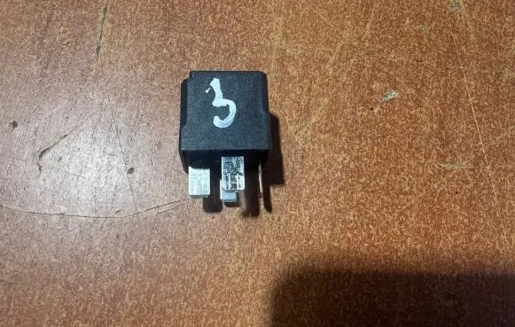Opel Zafira B Other relay 13171831 90161100 0340185