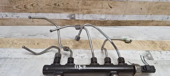 Volvo V40 Fuel main line pipe 9685297580 130470751 968529758002