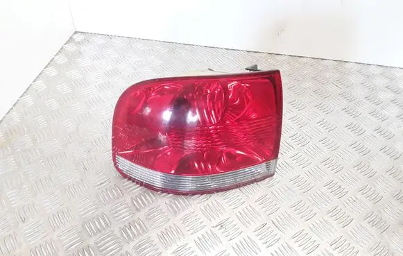 Volkswagen Touareg I Rear/tail lights 28259002