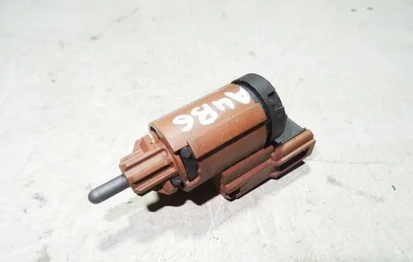 Audi A4 S4 B6 8E 8H Brake pedal sensor switch 3B0945511
