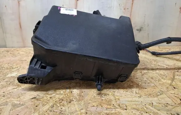 Toyota Prius+ (ZVW40) Fuse module 6027-30TA1