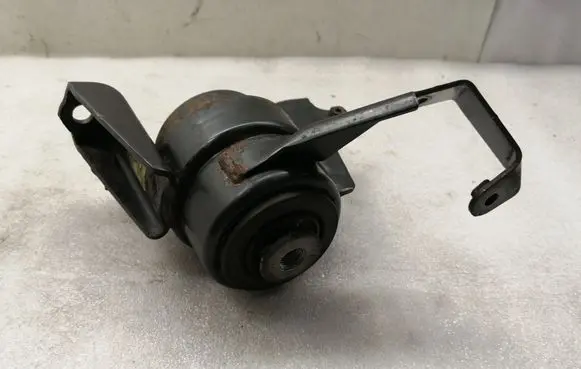 Toyota Corolla Verso AR10 Engine mount bracket 123050R040
