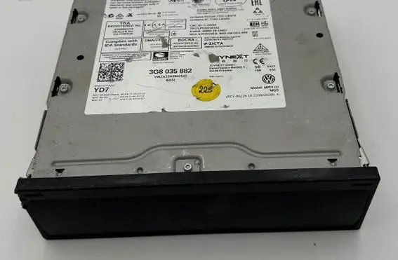 Volkswagen Tiguan Navigation unit CD/DVD player 3G8035882