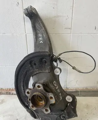 BMW 5 G30 G31 Front wheel hub 6884385