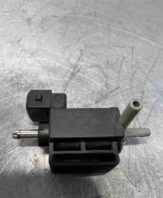 Jaguar XF Fuel pressure regulator 70243600
