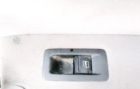 Volkswagen Touran I Electric window control switch