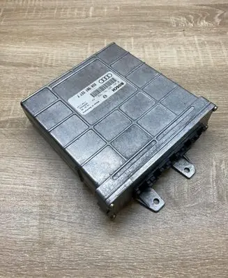 Audi A6 S6 C4 4A Engine control unit/module ECU 8D0907557F 0261203761