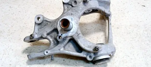 Rear wheel hub spindle/knuckle