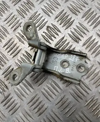 Chevrolet Captiva Front door upper hinge 