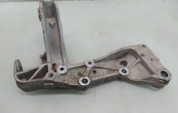 Volkswagen Golf Plus Front lower control arm/wishbone 1K0199296E