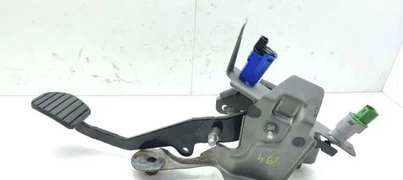 Renault Clio IV Clutch pedal 01121630