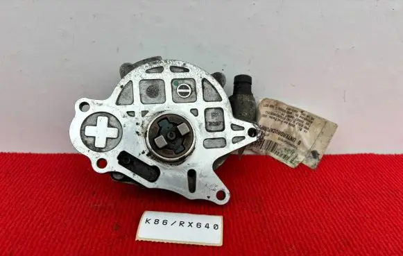 Volkswagen Golf V Vacuum pump 03L145100C