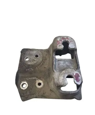 Subaru Outback Engine mounting bracket