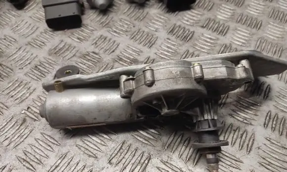 Volvo S40, V40 Rear window wiper motor 0390201529