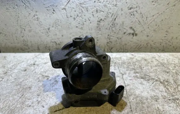 Volkswagen Golf VI Throttle valve 03G128063F