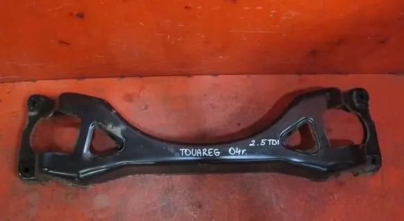 Volkswagen Touareg I Rear subframe 