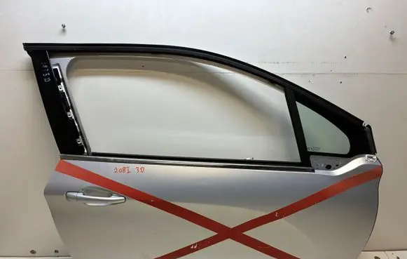 Peugeot 208 I Front door