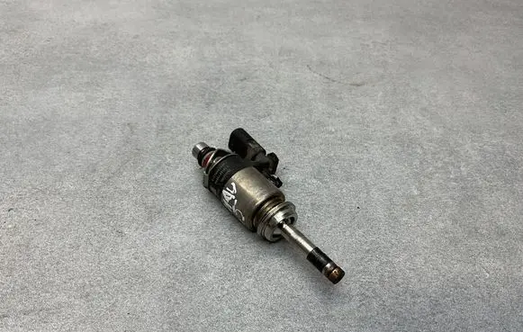 Skoda Octavia Mk3 (5E) Fuel injector 04E906036AN