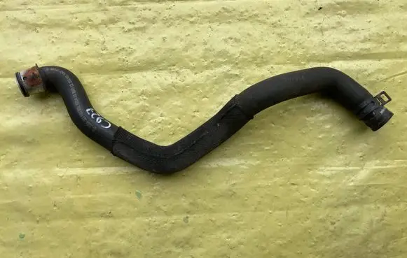 Mercedes-Benz C W204 Engine coolant pipe/hose A2045010982