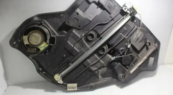 Mazda 2 Rear window lifting mechanism without motor