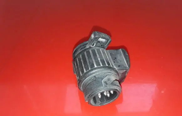 Volkswagen PASSAT B6 Tow bar electric socket NOCODE