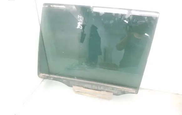 Mazda Premacy Rear door window glass 43r00123 Dot23g13