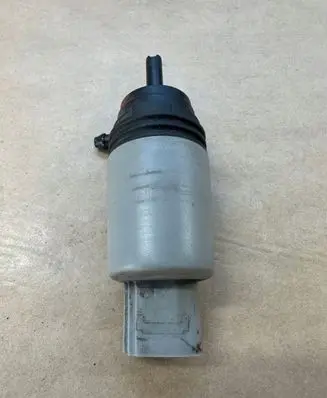 BMW 1 E82 E88 Windscreen/windshield washer pump 6934159