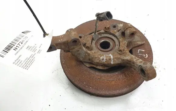 Opel Zafira A Front wheel hub spindle knuckle