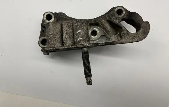 Engine mounting bracket