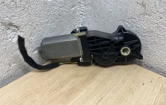 Mercedes-Benz CLS AMG C219 Seat adjustment motor 0390203277