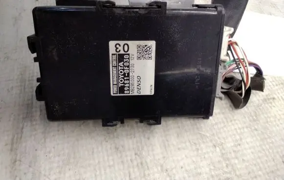Toyota Avensis T270 Engine control unit/module ECU 896810F030 MB2850002730