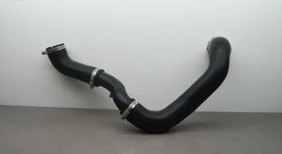 Ford Kuga II Intercooler hose/pipe FV415K683AE