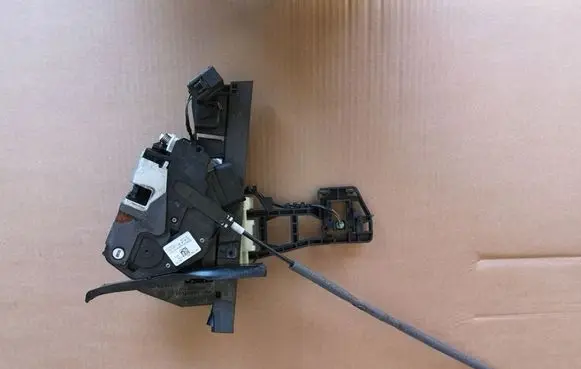 Ford Focus Rear door lock 921766103