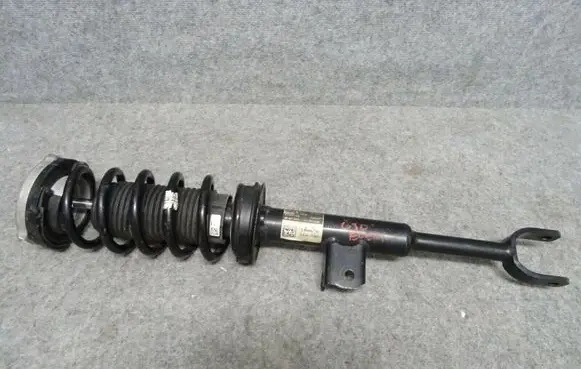 BMW 5 G30 G31 Front shock absorber with coil spring 6866606