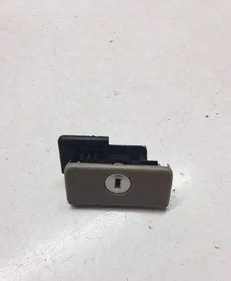 Lexus RX 330 - 350 - 400H Glove box lock 