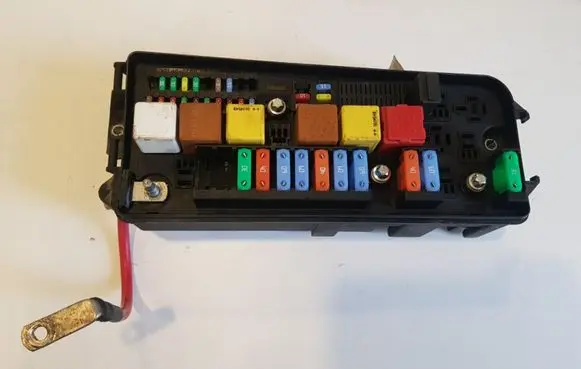 Opel Signum Fuse module 13205799