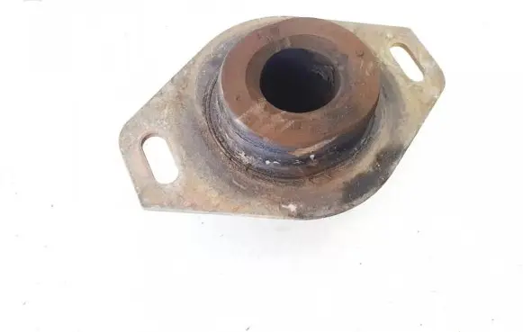 Peugeot 307 Engine mount bracket