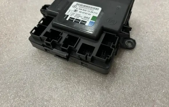 Mercedes-Benz A W169 Door control unit/module A1698207026 05072352