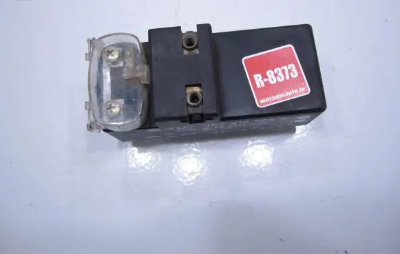 Volkswagen PASSAT B5 Coolant fan relay 357919506A 898719000
