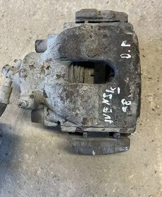 Toyota Avensis T220 Front brake caliper
