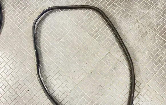Mercedes-Benz E W212 Front door rubber seal