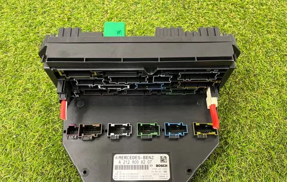 Mercedes-Benz C W204 Fuse module A2129008207 A2129016000 A2129020603