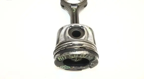 Mitsubishi Outlander Piston with connecting rod