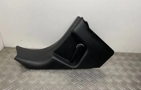 Foot area side trim