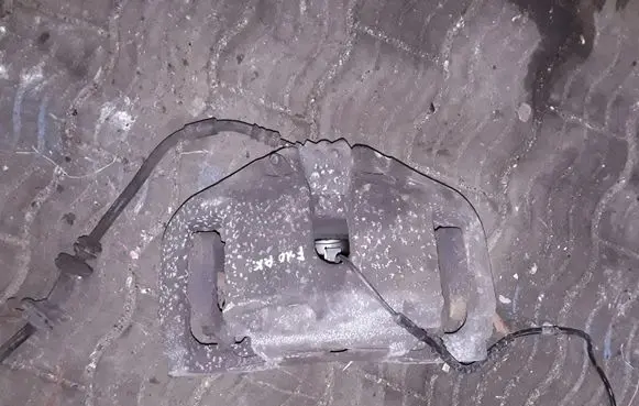 BMW 5 F10 F11 Front brake caliper 6036
