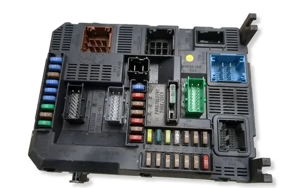Peugeot 208 I Fuse module 9678355980 E1092030