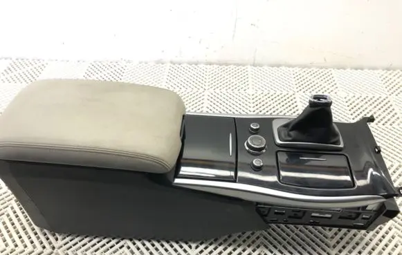 Infiniti Q70 Y51 Center console 