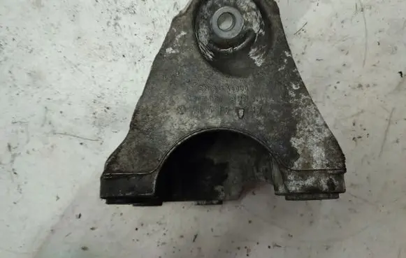Audi Q7 4L Engine mounting bracket 7L6199307
