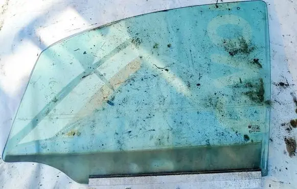 Opel Zafira A Front door window glass four-door AS2