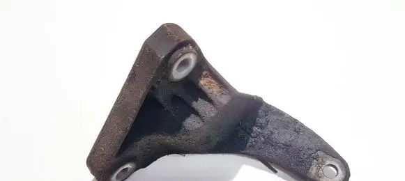 Ford Mondeo Mk III Engine mounting bracket 1s716p093ab